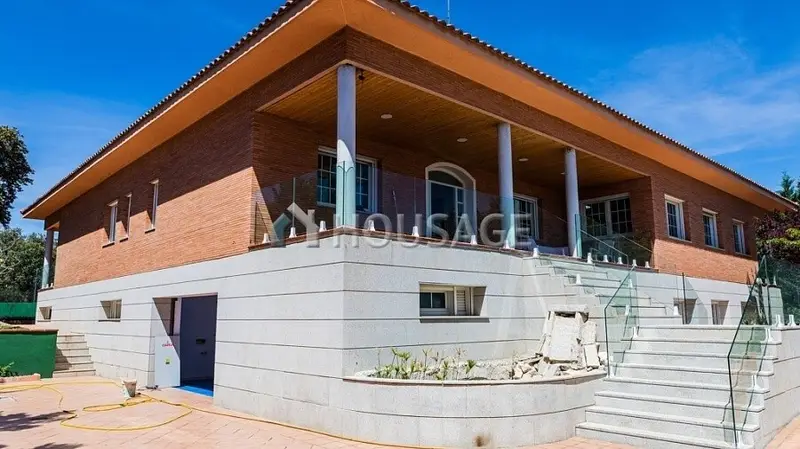 Chalet de Lujo en Los Arroyos El Escorial con Piscina y Pista de Tenis