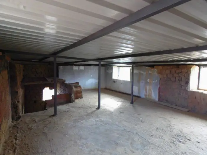 Casa para reformar cerca de León con patio