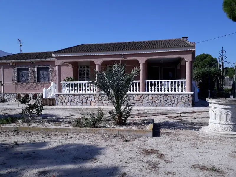 Venta Chalet con patio en La Rambleta Cox 5 dormitorios 2 baños