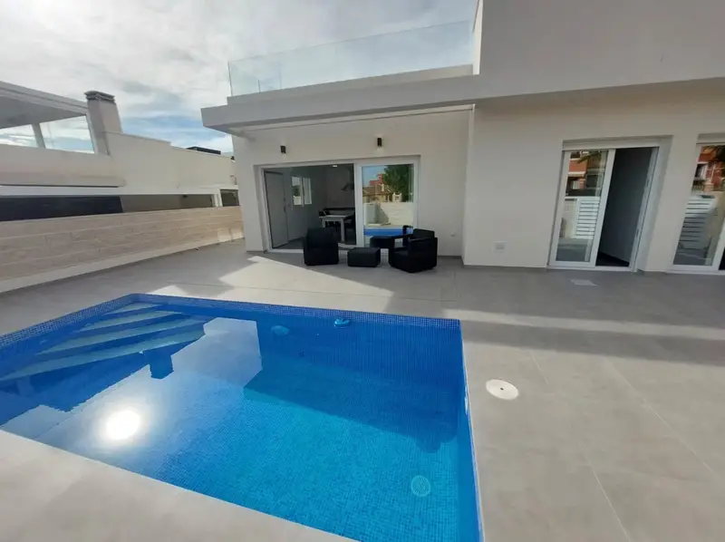 Villa en Los Montesinos con Piscina Privada y Solarium