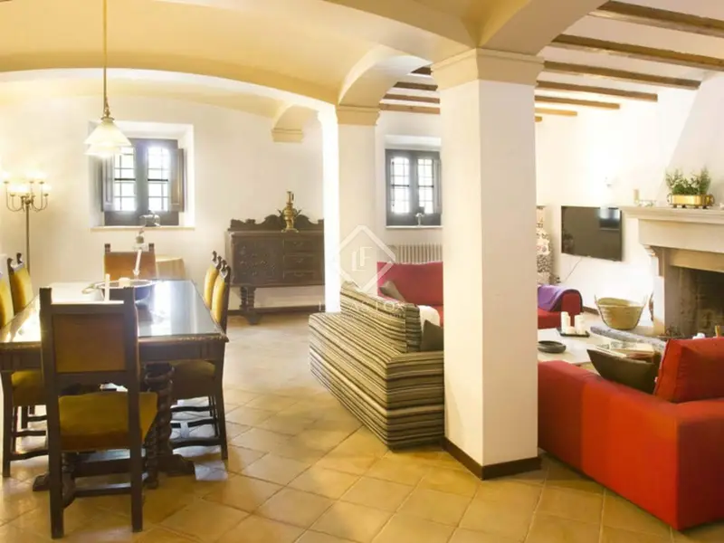 Chalet en venta en Llambilles Girona antigua rectoria siglo XVII