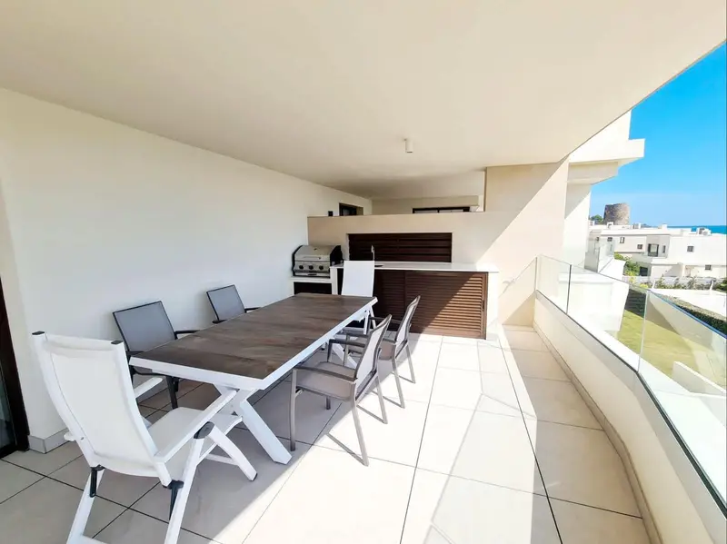 Apartamento en alquiler con vistas al mar en El Velerin Estepona