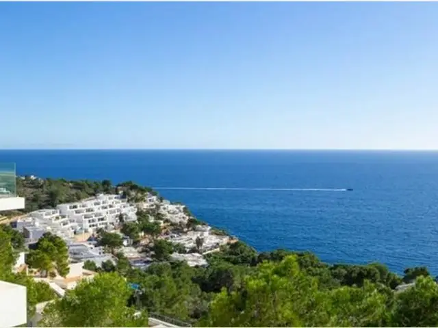 Terreno en Venta Roca Llisa Ibiza: Residencia de Lujo con Vistas al Mar