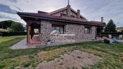 Chalet en venta en La Lastrilla