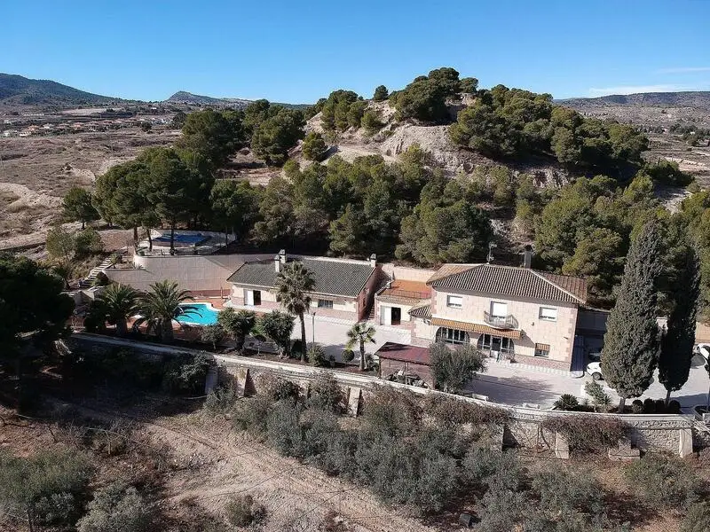 Villa en Monovar con 4 Dormitorios 2 Piscinas y Casa de Invitados