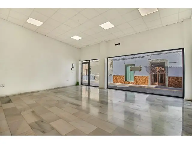 Local Comercial en Alquiler Excelente Ubicacion
