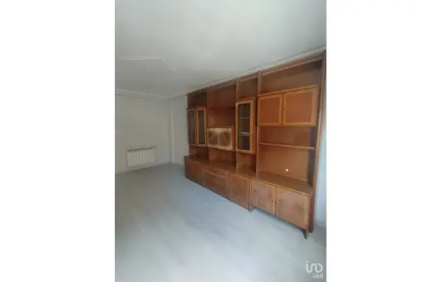 Rent 5 bedroom apartment of 73 m² in León