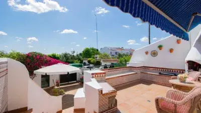 Casa adosada en venta en Tomares  184m2