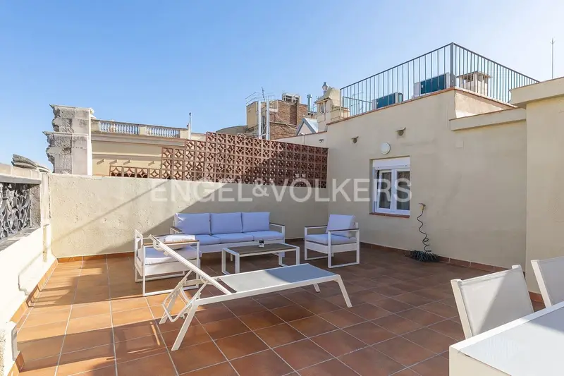 Atico con terraza en Paseo de Gracia 11 meses