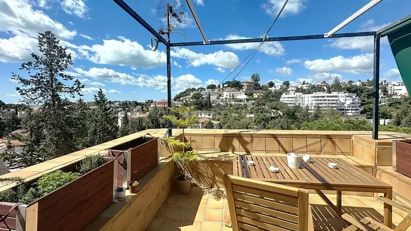 Piso en venta en Málaga: 3 habitaciones, terraza y piscina