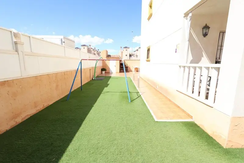 Bungalow en Lomas de Cabo Roig con Piscina