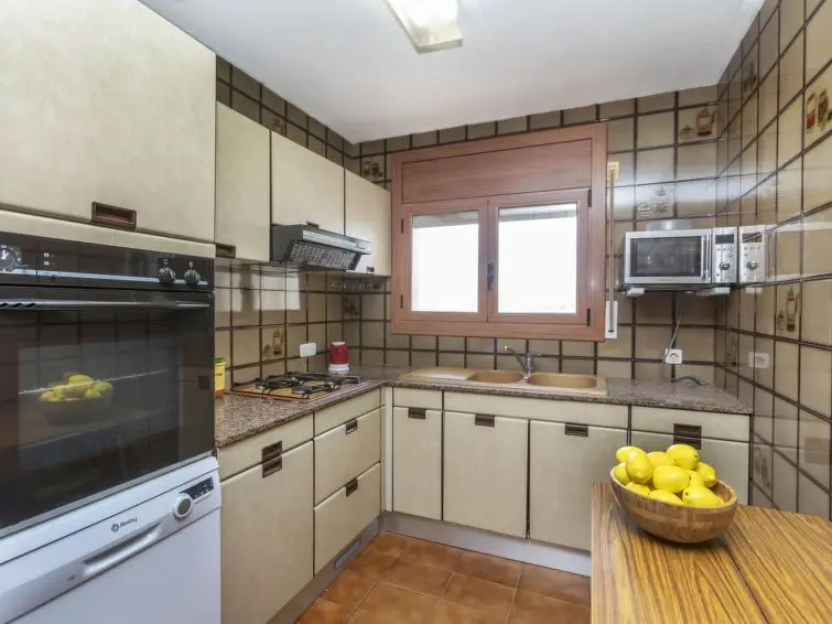 Casa Villa 4 Dormitorios Creixell España Alquiler Familiar
