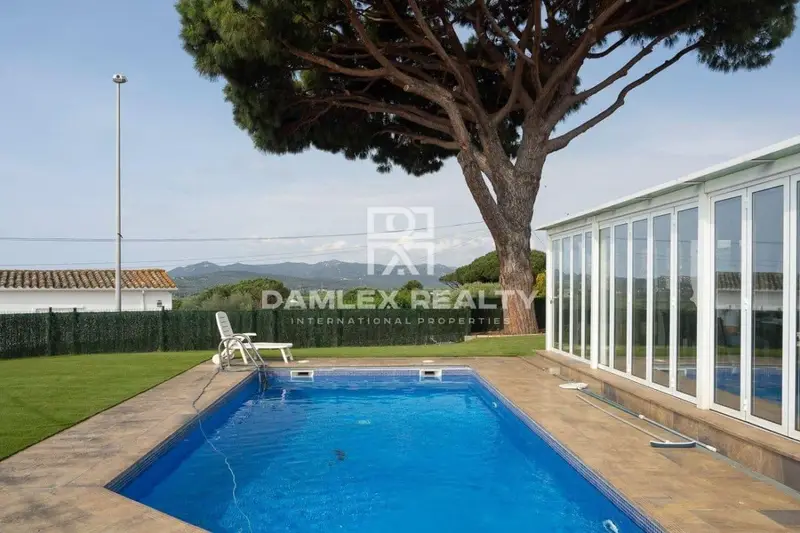 Chalet en venta en Platja dAro  4 dormitorios con baño privado