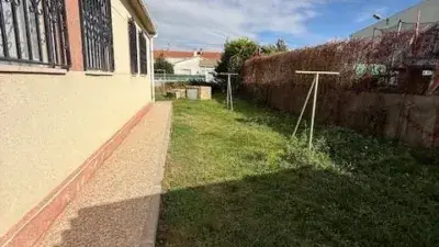 Chalet en Villoria con Jardín de 2100m2 y 4 Dormitorios