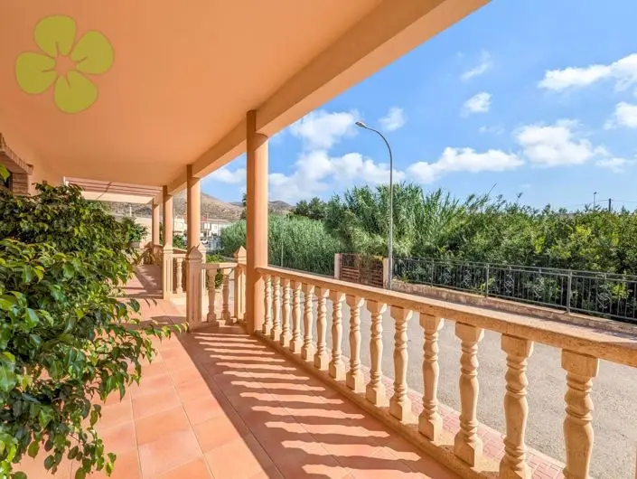 Villa de 4 Dormitorios en Venta Goñar