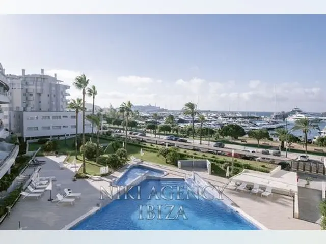 Apartamento en Botafoch Ibiza con Vistas al Mar