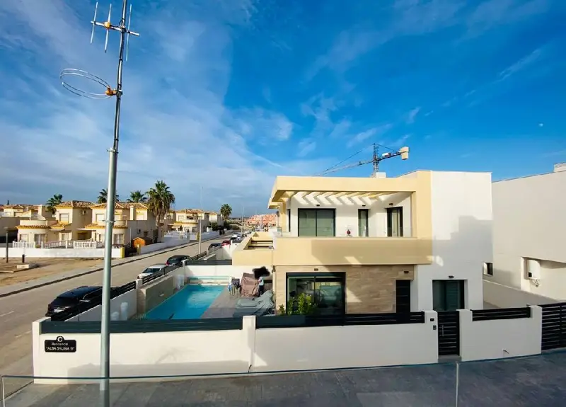 Venta Chalet con Piscina en Rojales Centro