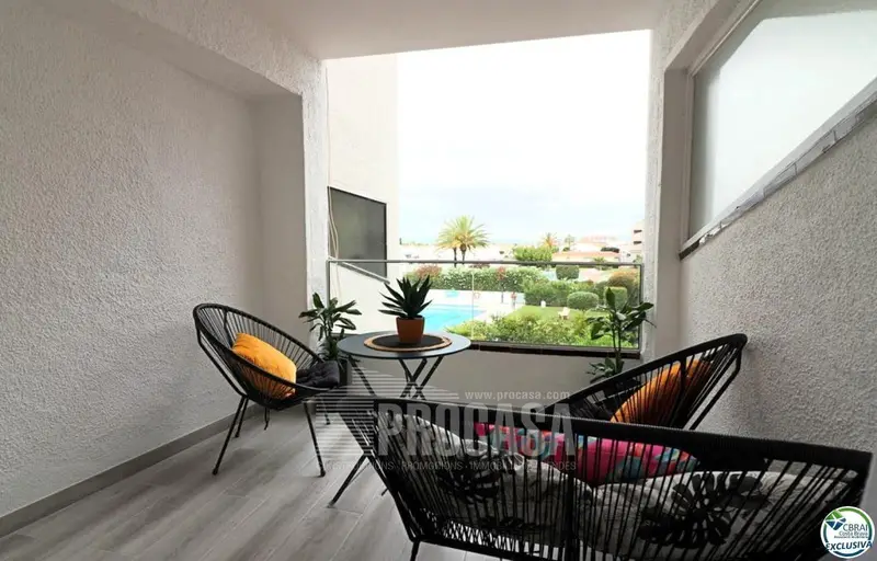Apartamento en Empuriabrava con vistas al lago
