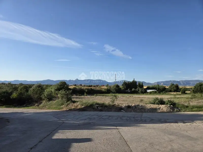 Casa en Venta en Banariés Huesca 3 Dormitorios Patio Luminosa