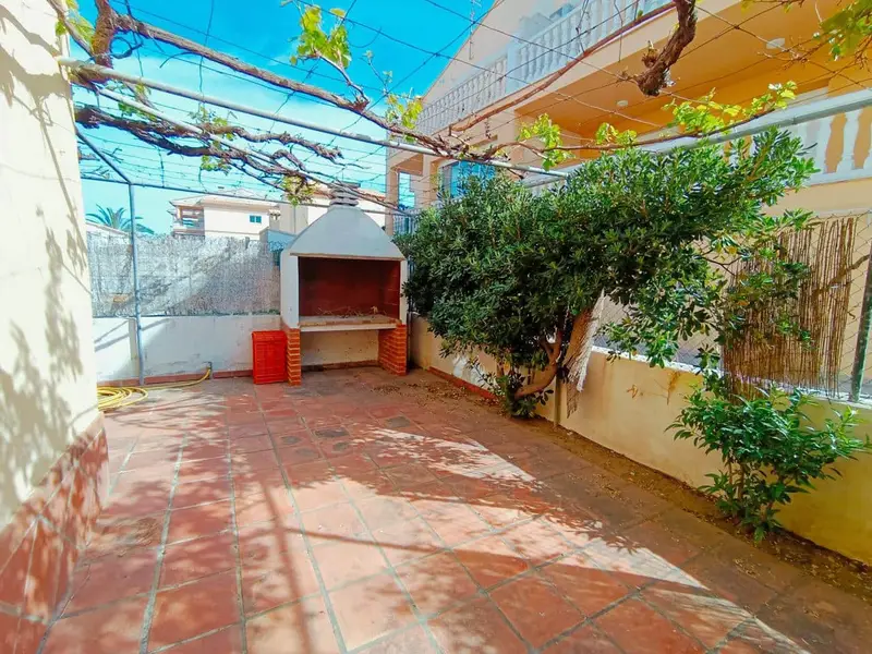Chalet en Oliva Playa con Jardin y Apartamento Independiente