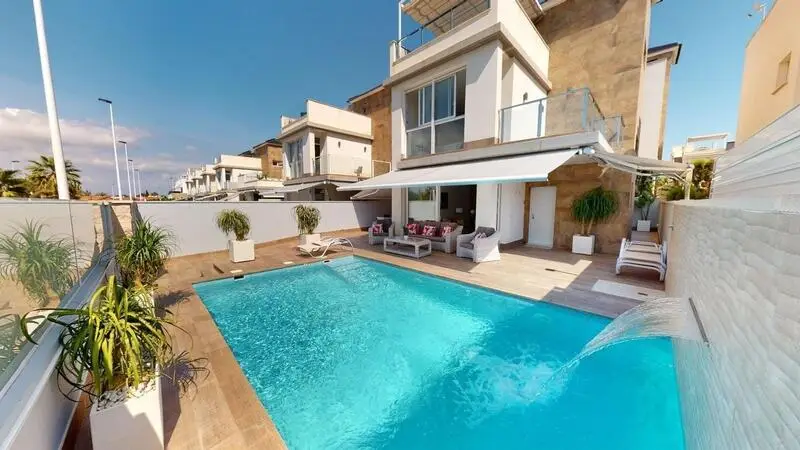 Villa de Lujo 4 Dormitorios Torrevieja Piscina Climatizada