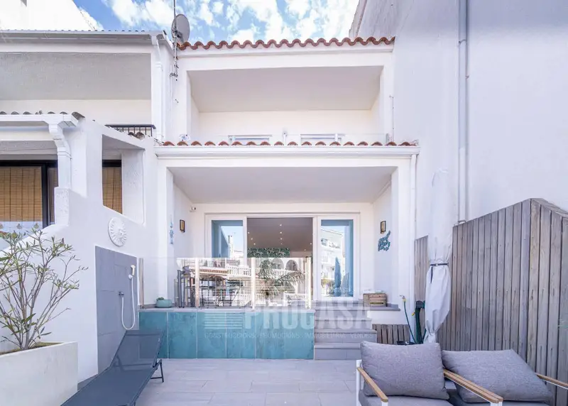 Casa en Empuriabrava con Amarre Reformada