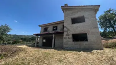 Chalet en venta cerca de Melias