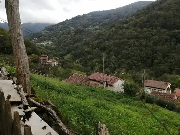 Casa con terreno en La Robellá de Santa Bárbara Asturias