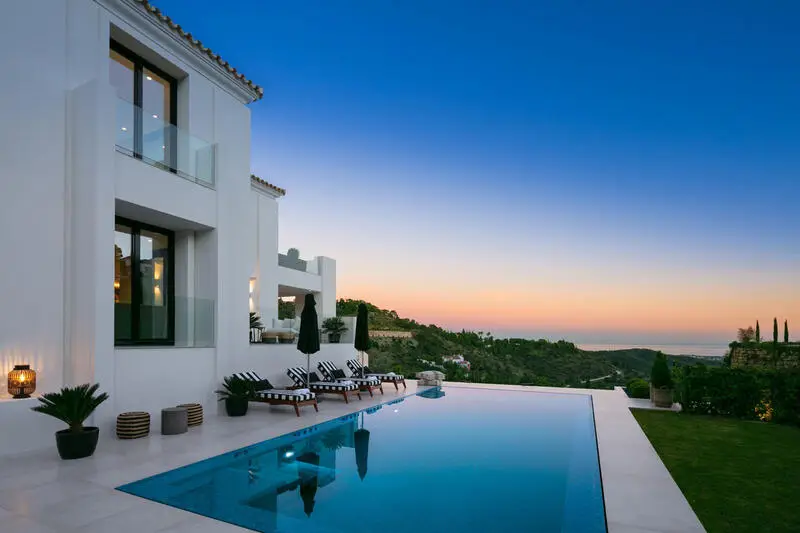 Villa de Lujo en El Madroñal con Vistas al Mar