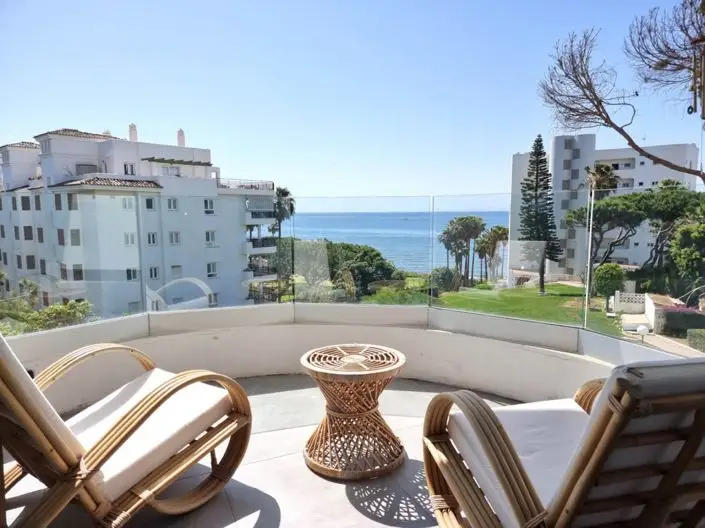 Apartamento 2 Dormitorios en Calahonda Primera Linea de Playa
