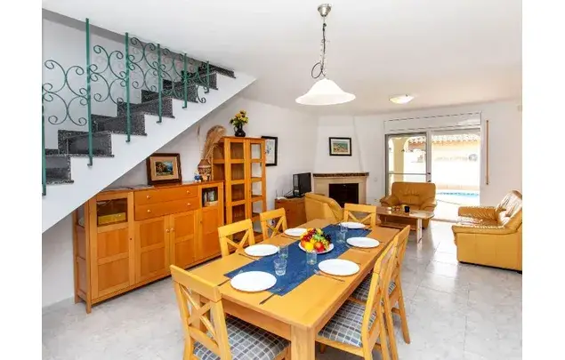 Casa en Alquiler Miami Platja 4 Dormitorios 680m2