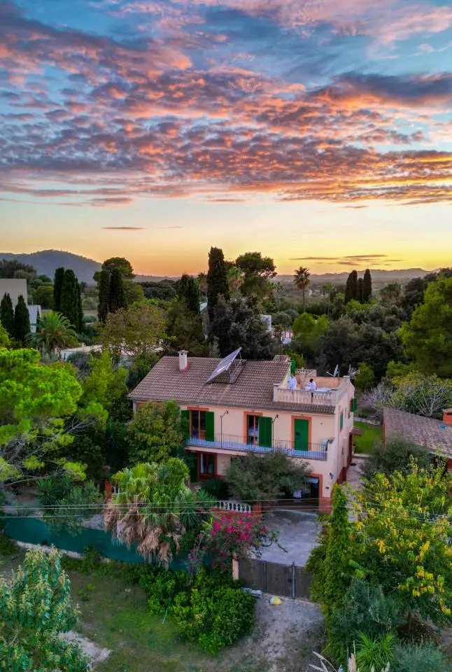 Casa Mallorca: Espacioso Alojamiento con Terraza y Zona de Trabajo