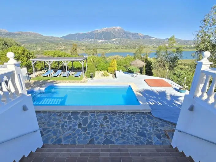 Villa de Lujo con Vistas al Lago 4 Dormitorios