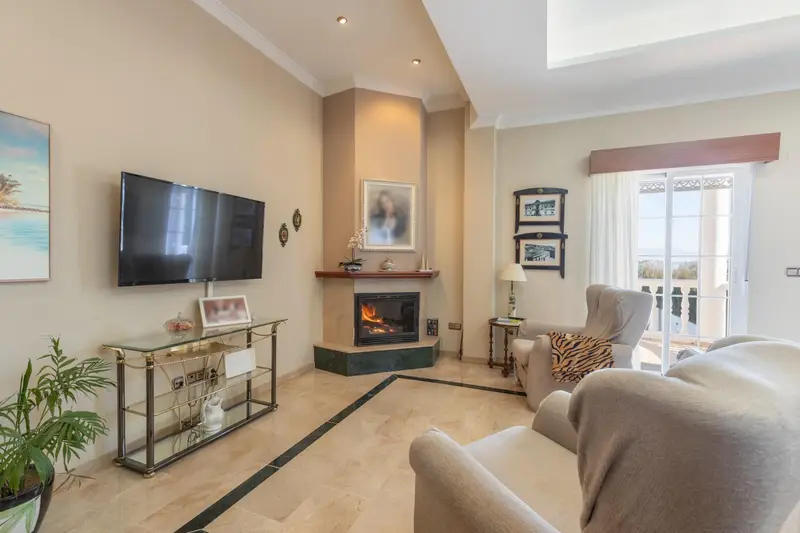Venta Casa con patio en Urb el Arenal Alhendin