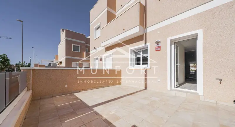 Chalet en Torre de la Horadada con Piscina y Vistas al Mar