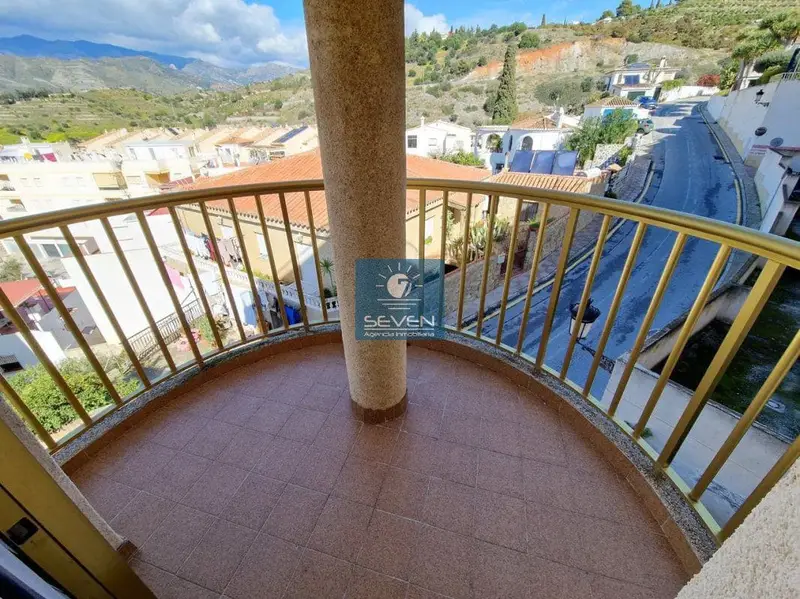 Apartamento en La Herradura con Vistas al Mar y 2 Plazas de Aparcamiento