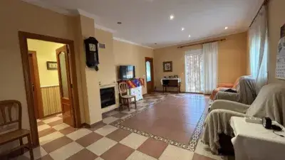 Chalet en Montserrat con 4 habitaciones y barbacoa
