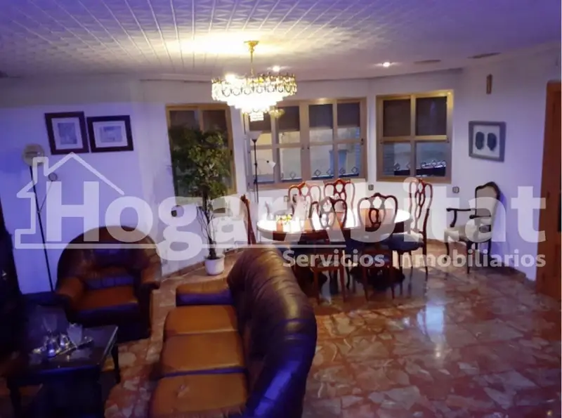 Chalet en Venta en Picassent con Piscina y Garaje para 9 Coches