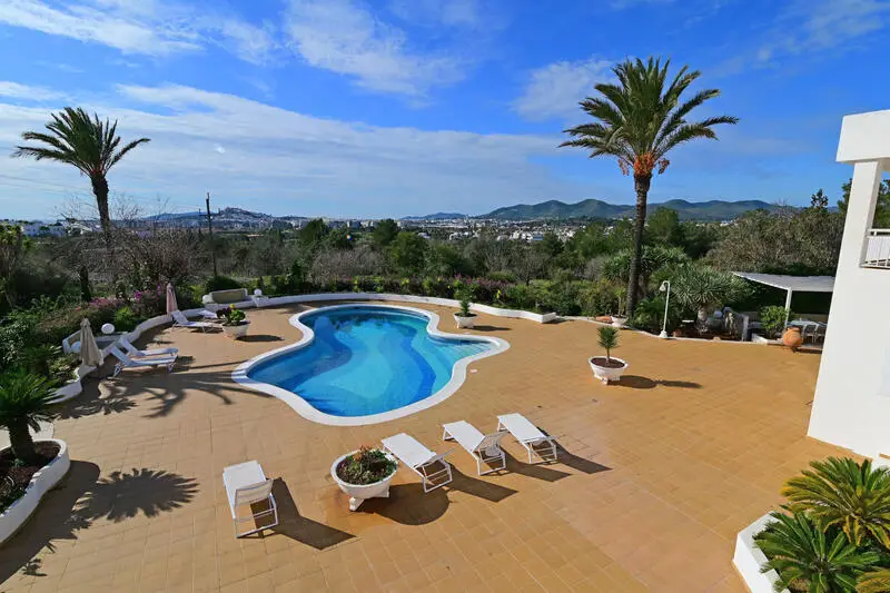 Villa de Lujo con Piscina y Licencia Turistica en venta
