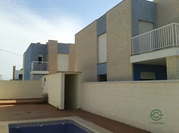 13 Adosadas en Almazora con Piscina - Oportunidad para Inversores