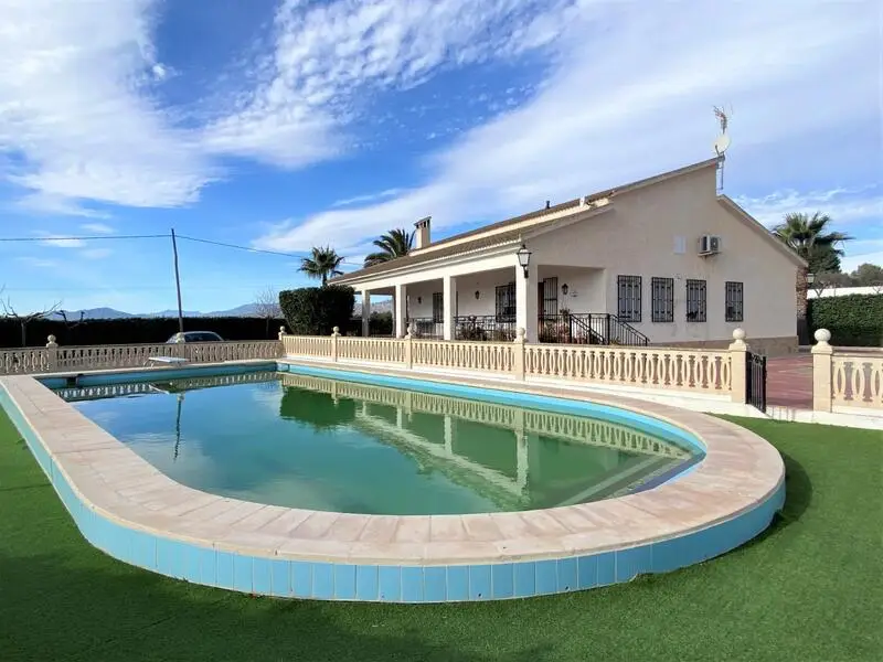 Casa de Campo en Sax con Piscina y Pista de Tenis
