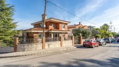 Casa Unifamiliar en Castellmoster con Piscina y Jardín