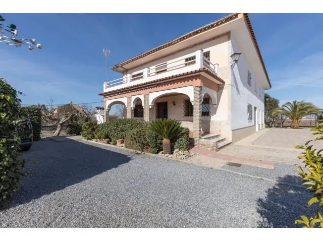 Finca Rustica Industrial con Gran Casa y Piscina