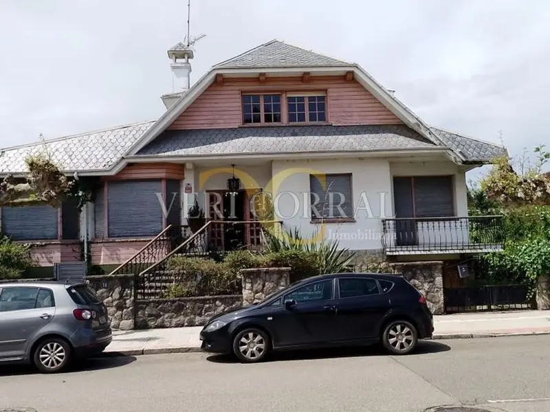 Chalet en Salinas para Reformar Cerca de la Playa