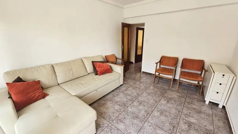 Oportunidad única en La Cruz Cubierta, a solo 100 metros del nuevo Hospital La Fe  Presentamos esta magnífica vivienda s