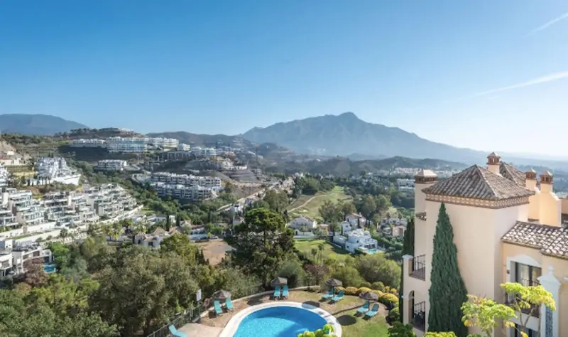 Atico en Venta en Marbella Lujo con Vistas Impresionantes