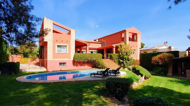 Villa 5 Dormitorios Montealegre L Eliana Piscina Casa Invitados