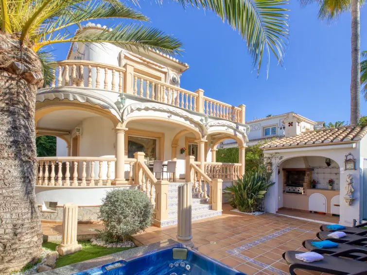 Casa-Villa de 2 Dormitorios alquiler Denia, España