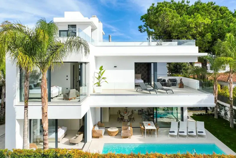 Villa de Lujo 4 Dormitorios Rio Verde Marbella