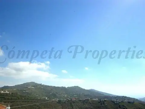 Casa de Pueblo con Vistas y Terraza en Competa